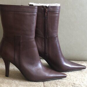Nine West Size 6 Brown Leather Pointy Toe Bootie